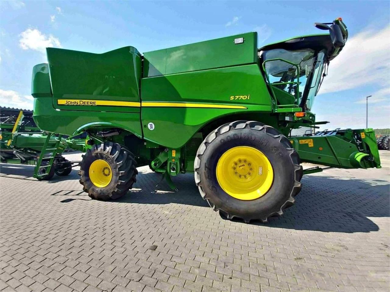 John Deere S770